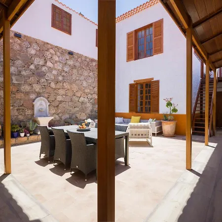 Beautiful House In Traditional Canarian Style