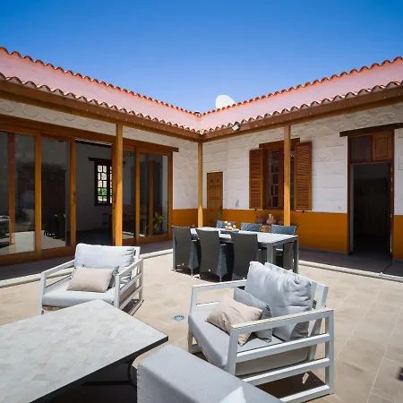 Beautiful House In Traditional Canarian Style *