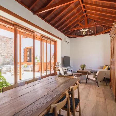 Beautiful House In Traditional Canarian Style *